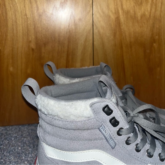 Vans Gray and White Fur-Lined High Top Sneaker. Size 8. EUC - Picture 5 of 6